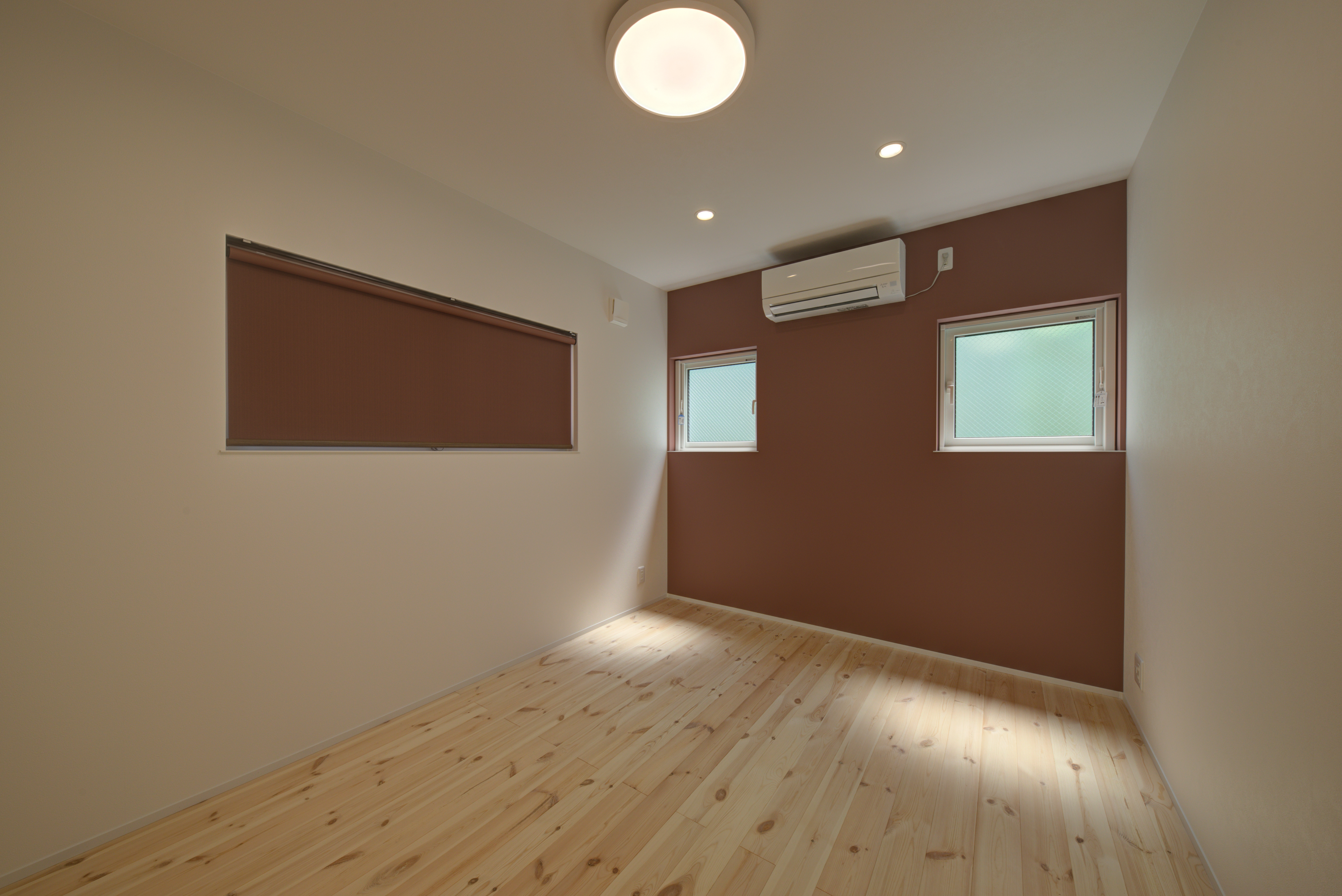 Room2_4.jpg
